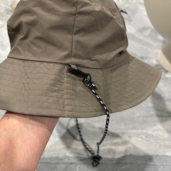 BUCKET HAT - Picture 2 of 11